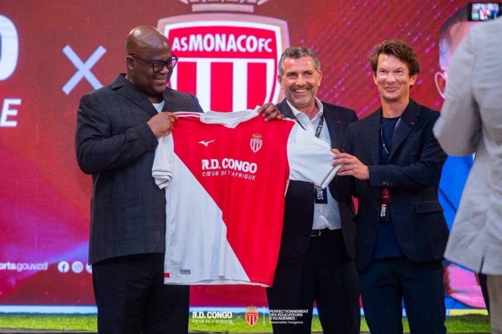 Football : le président Félix Tshisekedi remet les brevets aux encadreurs bénéficiaires du partenariat RDC-Monaco
